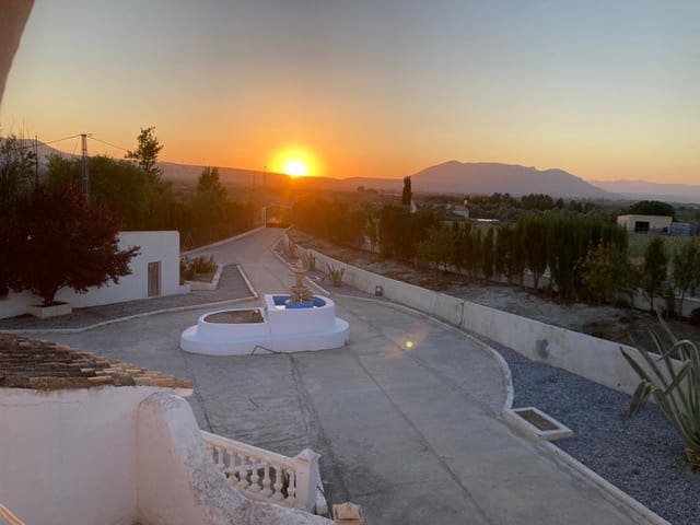 Hotel de 12 habitaciones en Caniles en venta - 1.250.000 € (Ref: 9479559)