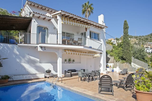 7 bedroom Villa for sale in Sitges with pool - € 1,500,000 (Ref: 9479563)