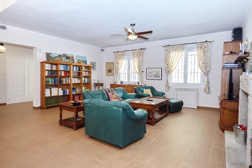 7 makuuhuone Maalaistalo myytävänä paikassa Pegalajar mukana uima-altaan - 398 000 € (Ref: 9479564)