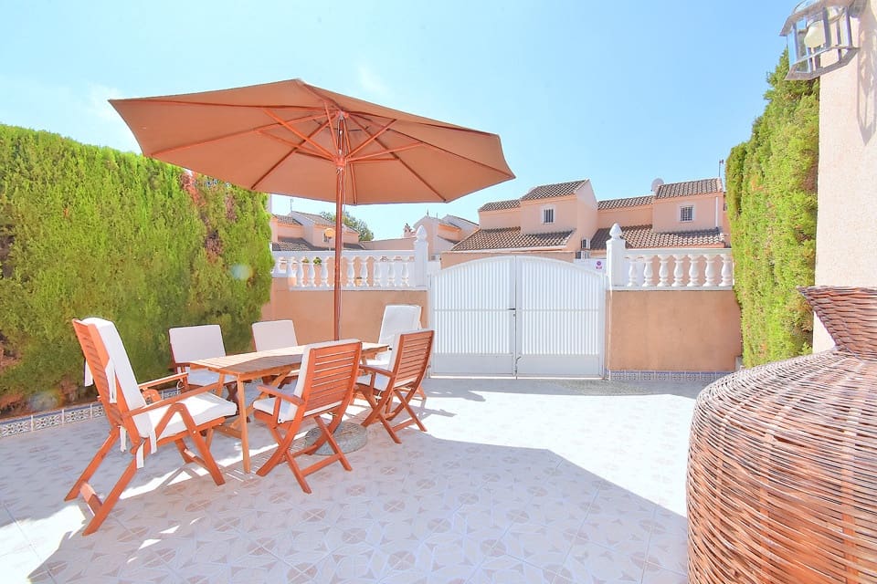 2 sypialnia Bungalow na sprzedaż w Los Urrutias z basenem - 159 000 € (Ref: 10006764)