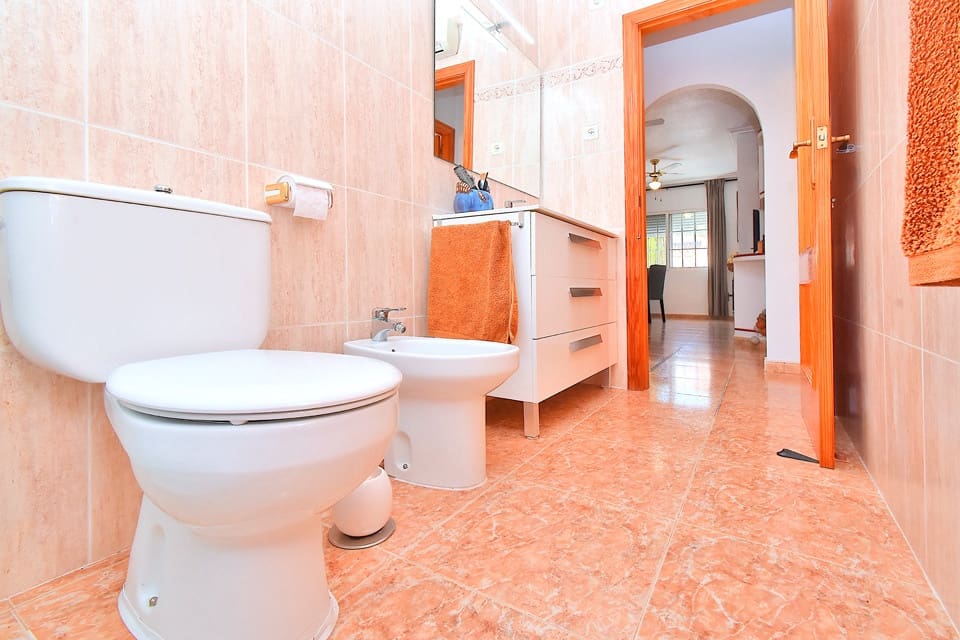 2 sypialnia Bungalow na sprzedaż w Los Urrutias z basenem - 159 000 € (Ref: 10006764)