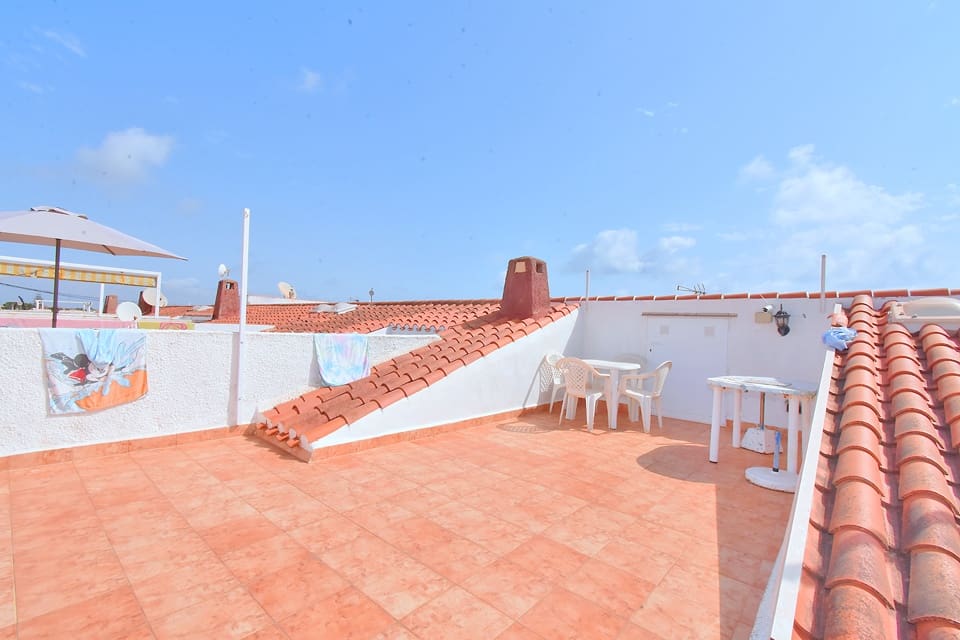 2 bedroom Bungalow for sale in Los Urrutias with pool - € 165,000 (Ref: 10009701)