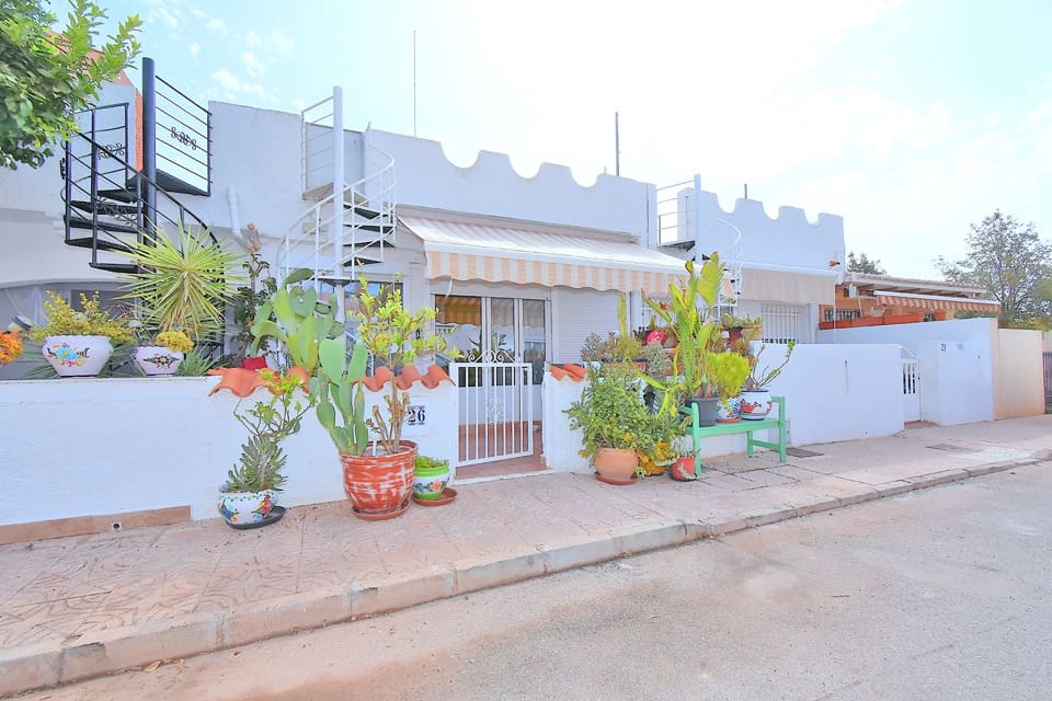 2 bedroom Bungalow for sale in Los Urrutias with pool - € 165,000 (Ref: 10009701)