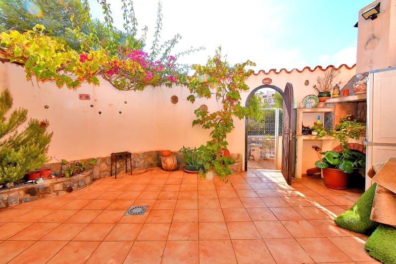 2 soverom Rekkehus til salgs i Los Urrutias med svømmebasseng garasje - € 185 000 (Ref: 9376484)