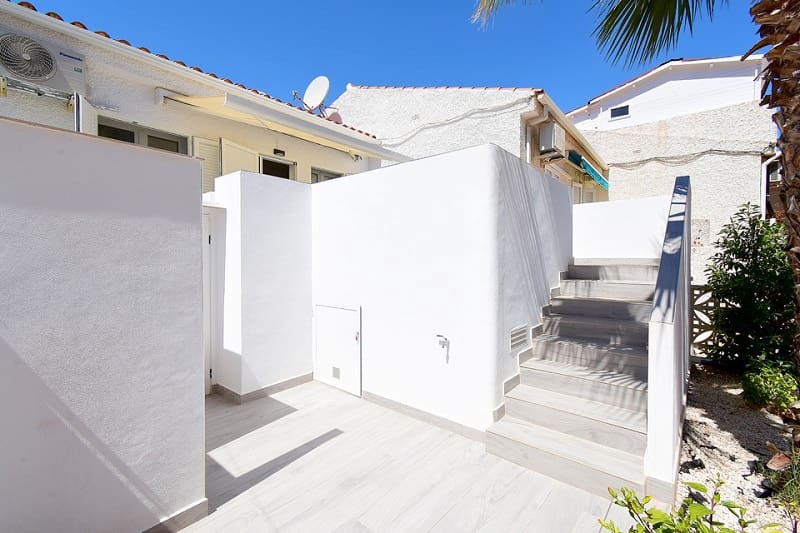 1 soverom Bungalow til salgs i Los Urrutias med svømmebasseng - € 590 (Ref: 9799920)