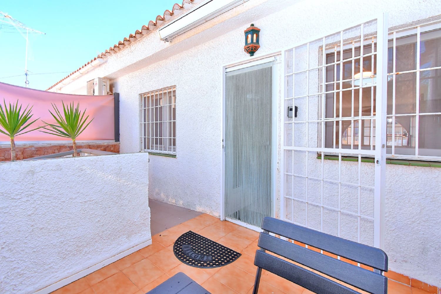 2 bedroom Bungalow for holiday rental in Los Urrutias with pool - € 520 (Ref: 9800096)