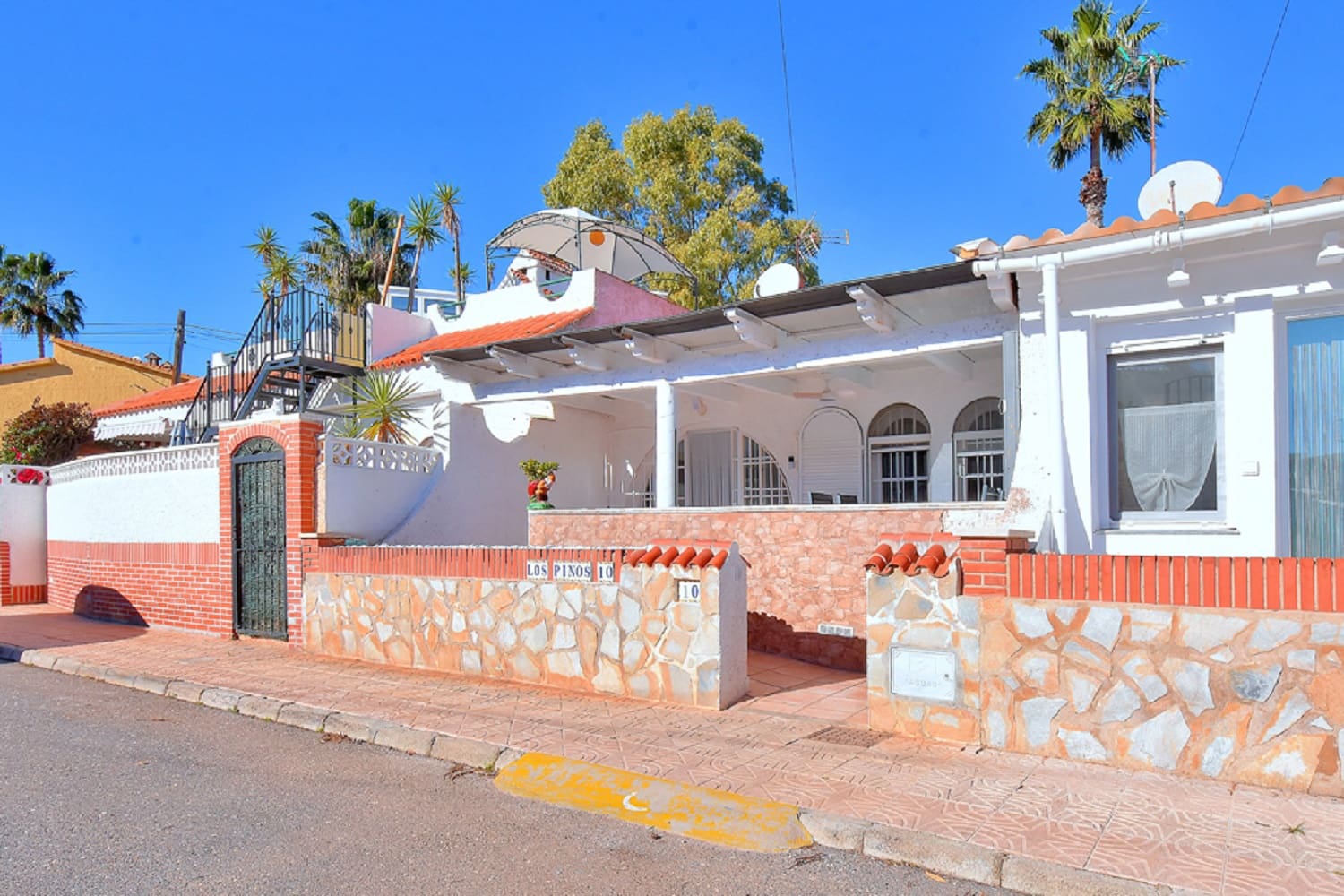 2 bedroom Bungalow for holiday rental in Los Urrutias with pool - € 520 (Ref: 9800096)