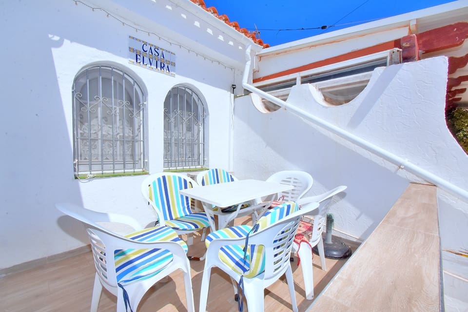 2 bedroom Bungalow for holiday rental in Los Urrutias with pool - € 520 (Ref: 9800100)