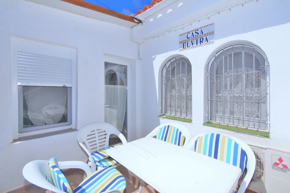 2 bedroom Bungalow for holiday rental in Los Urrutias with pool - € 520 (Ref: 9800100)