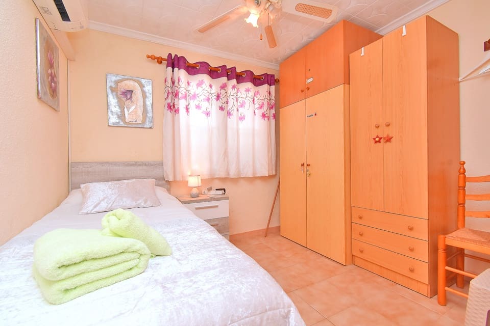 2 bedroom Bungalow for holiday rental in Los Urrutias with pool - € 520 (Ref: 9800100)