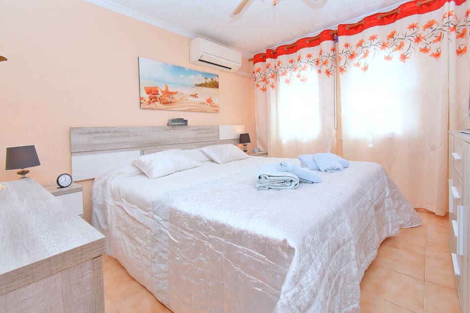 2 bedroom Bungalow for holiday rental in Los Urrutias with pool - € 520 (Ref: 9800100)