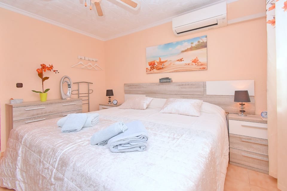 2 bedroom Bungalow for holiday rental in Los Urrutias with pool - € 520 (Ref: 9800100)