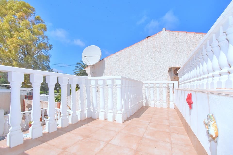 2 bedroom Bungalow for holiday rental in Los Urrutias with pool - € 520 (Ref: 9800100)
