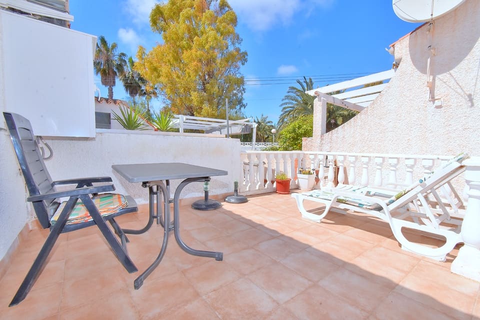 2 bedroom Bungalow for holiday rental in Los Urrutias with pool - € 520 (Ref: 9800100)