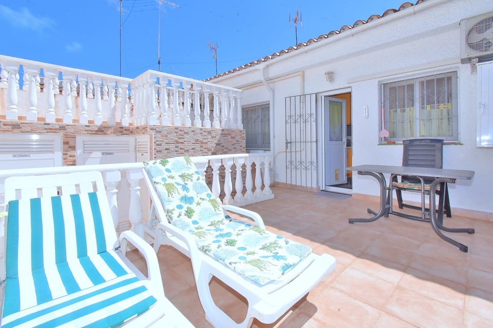 2 bedroom Bungalow for holiday rental in Los Urrutias with pool - € 520 (Ref: 9800100)