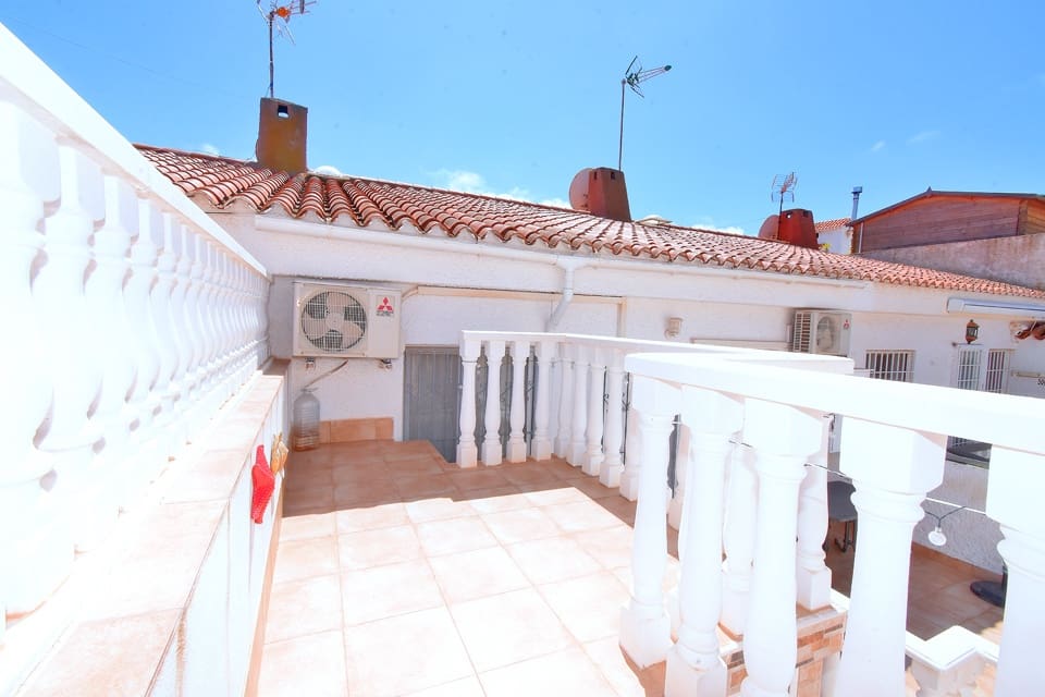 2 bedroom Bungalow for holiday rental in Los Urrutias with pool - € 520 (Ref: 9800100)