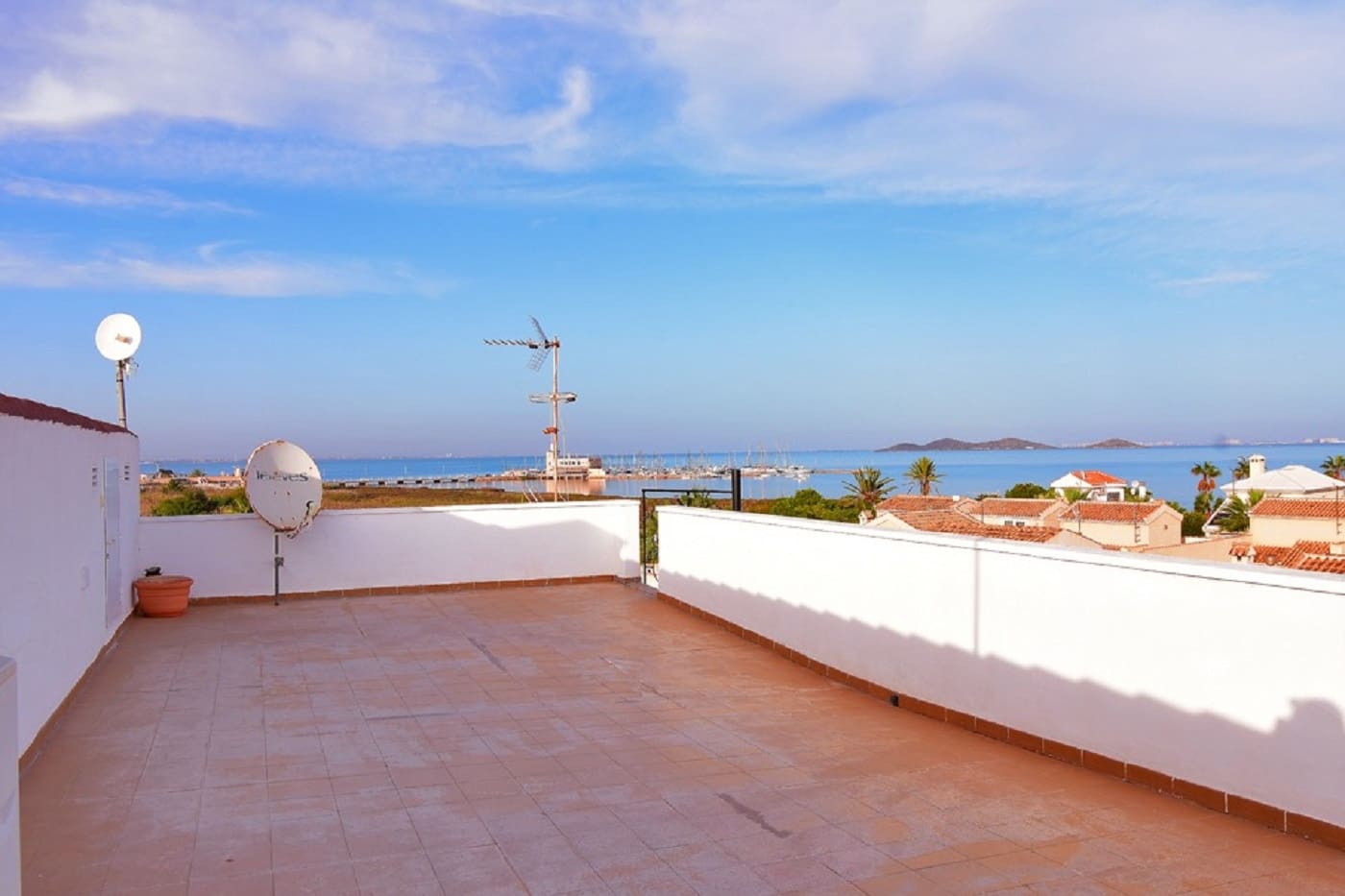 2 soverom Leilighet til salgs i Los Urrutias med svømmebasseng garasje - € 590 (Ref: 9800201)