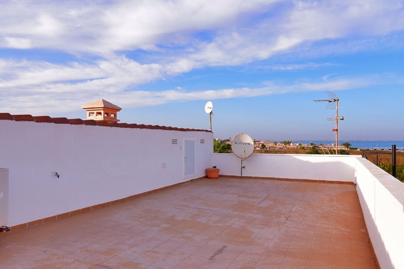 2 soverom Leilighet til salgs i Los Urrutias med svømmebasseng garasje - € 590 (Ref: 9800201)