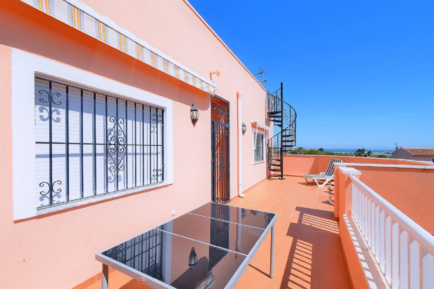 2 soverom Leilighet til salgs i Los Urrutias med svømmebasseng garasje - € 590 (Ref: 9800201)