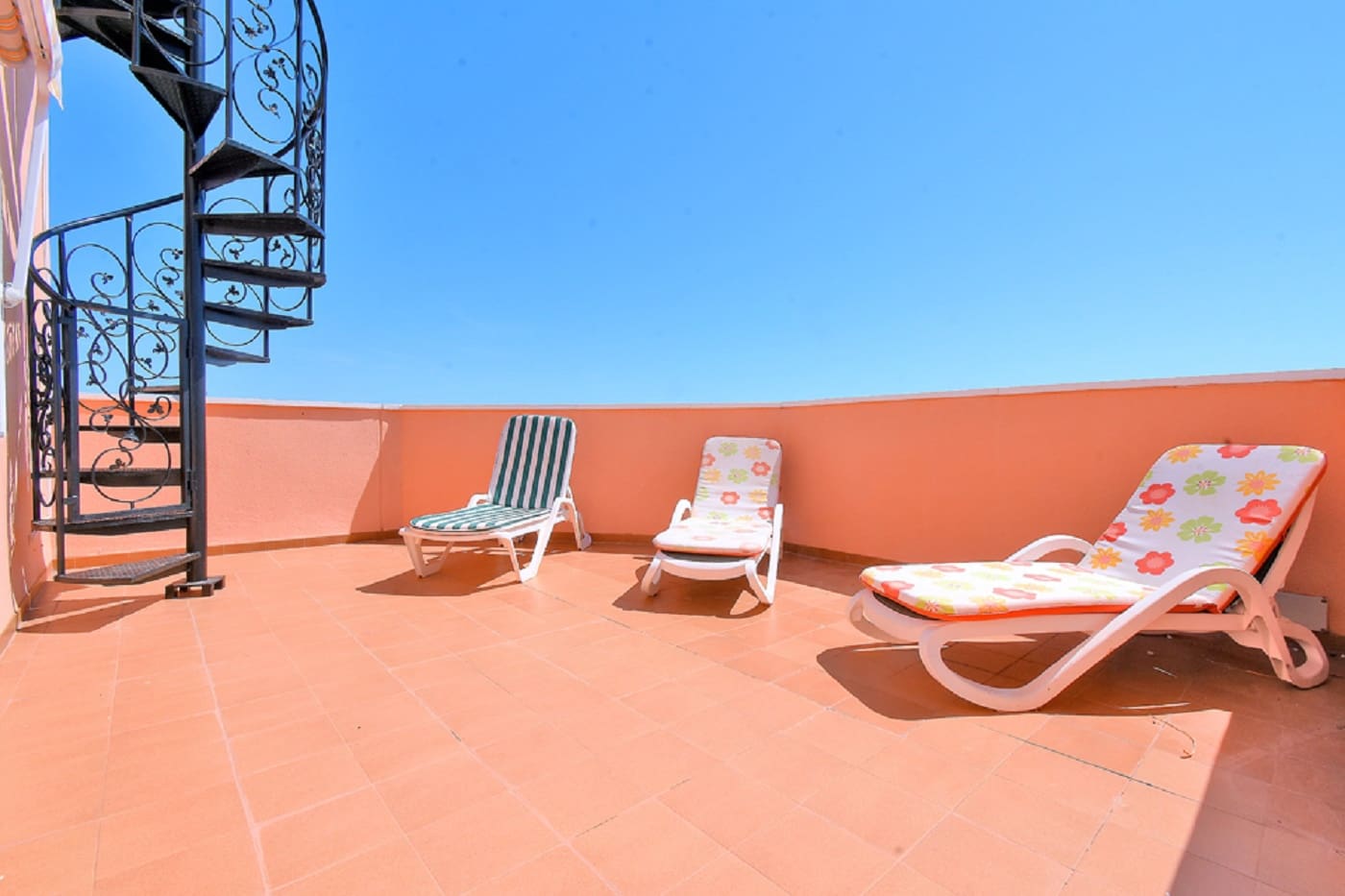 2 soverom Leilighet til salgs i Los Urrutias med svømmebasseng garasje - € 590 (Ref: 9800201)