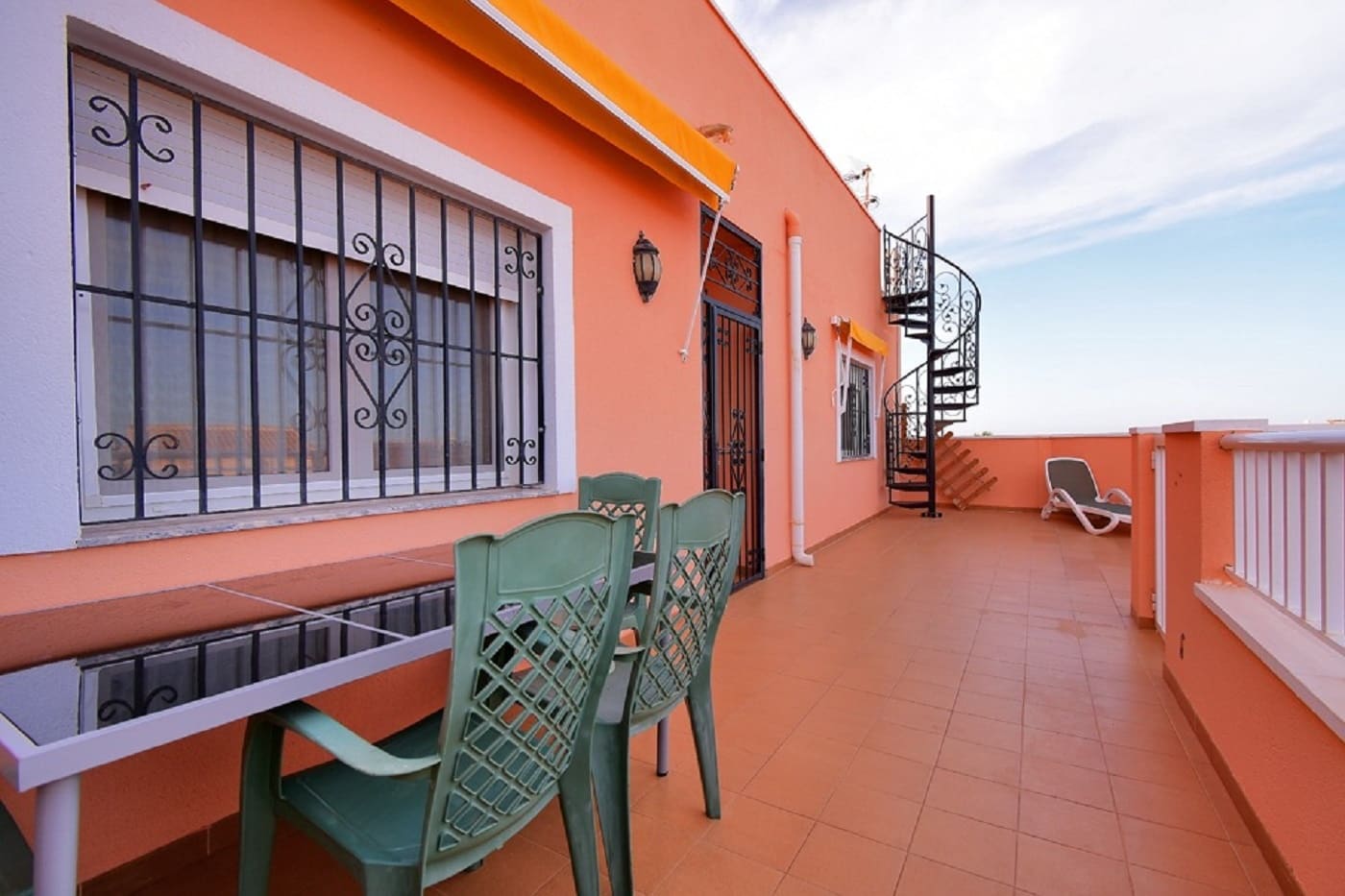 2 soverom Leilighet til salgs i Los Urrutias med svømmebasseng garasje - € 590 (Ref: 9800201)