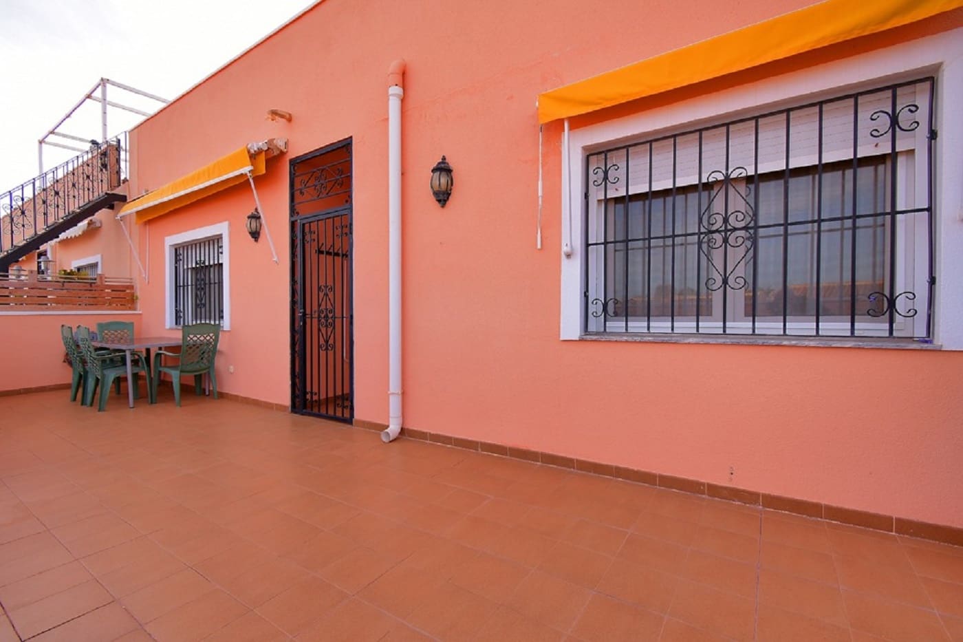 2 soverom Leilighet til salgs i Los Urrutias med svømmebasseng garasje - € 590 (Ref: 9800201)