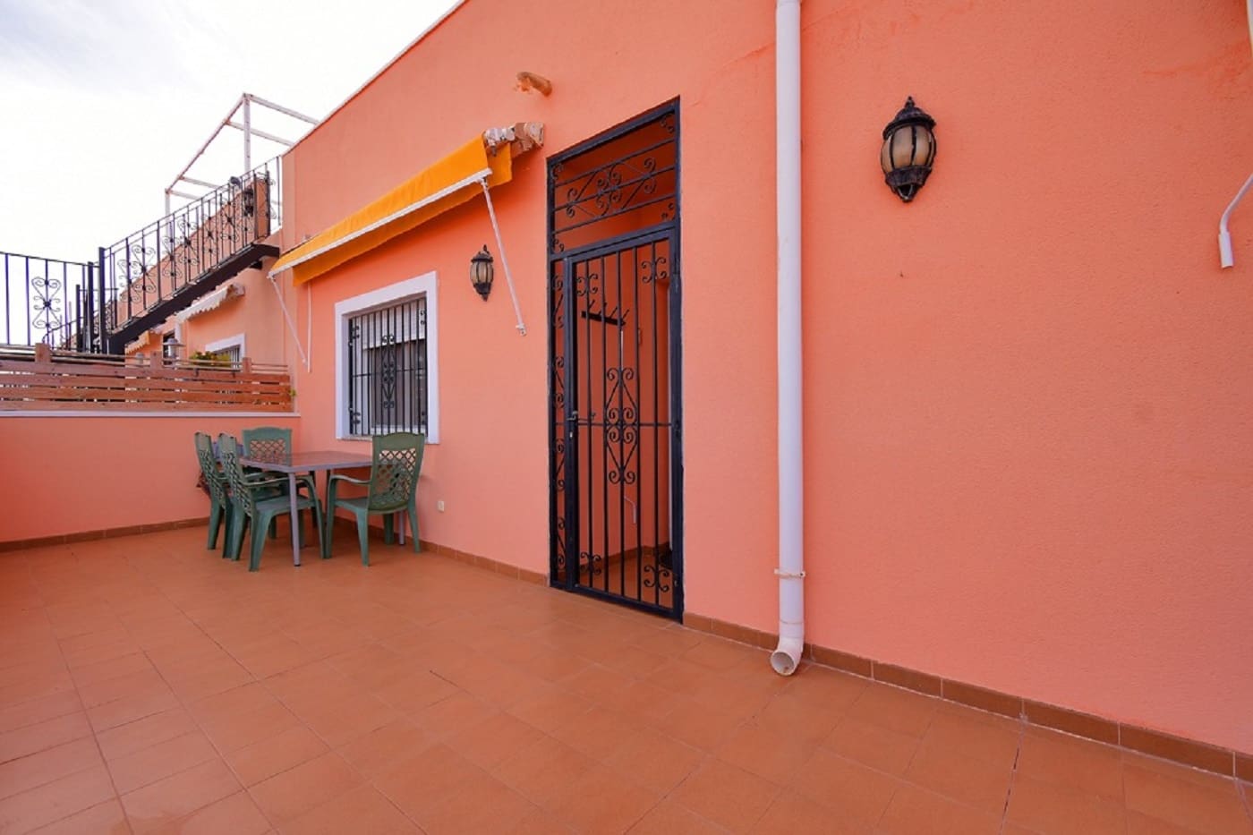 2 soverom Leilighet til salgs i Los Urrutias med svømmebasseng garasje - € 590 (Ref: 9800201)