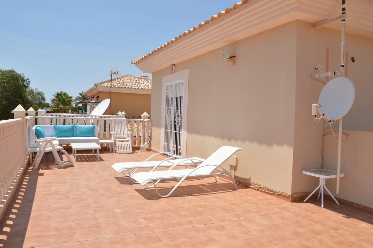 4 makuuhuone Omakotitalo lomavuokrausta paikassa Los Urrutias mukana uima-altaan 
autotalli - 1 270 € (Ref: 9800207)