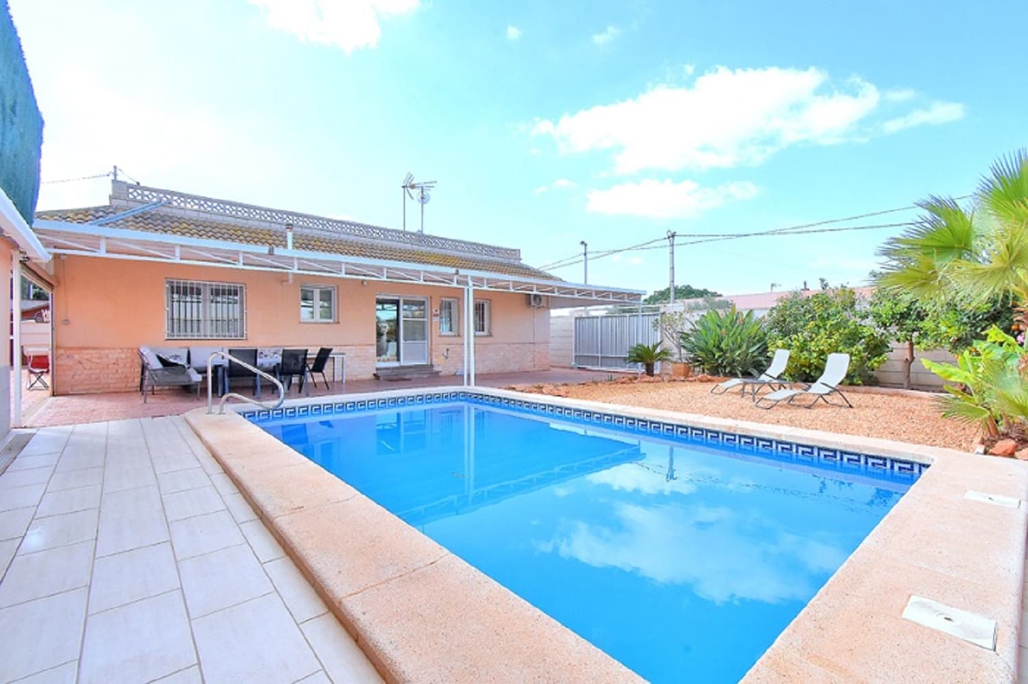 3 Zimmer Ferienhaus in Los Urrutias mit Pool - 1.270 € (Ref: 9800270)