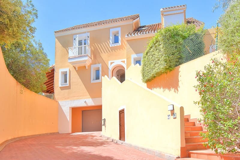 3 makuuhuone Huvila lomavuokrausta paikassa La Manga Club mukana uima-altaan 
autotalli - 1 320 € (Ref: 9800271)