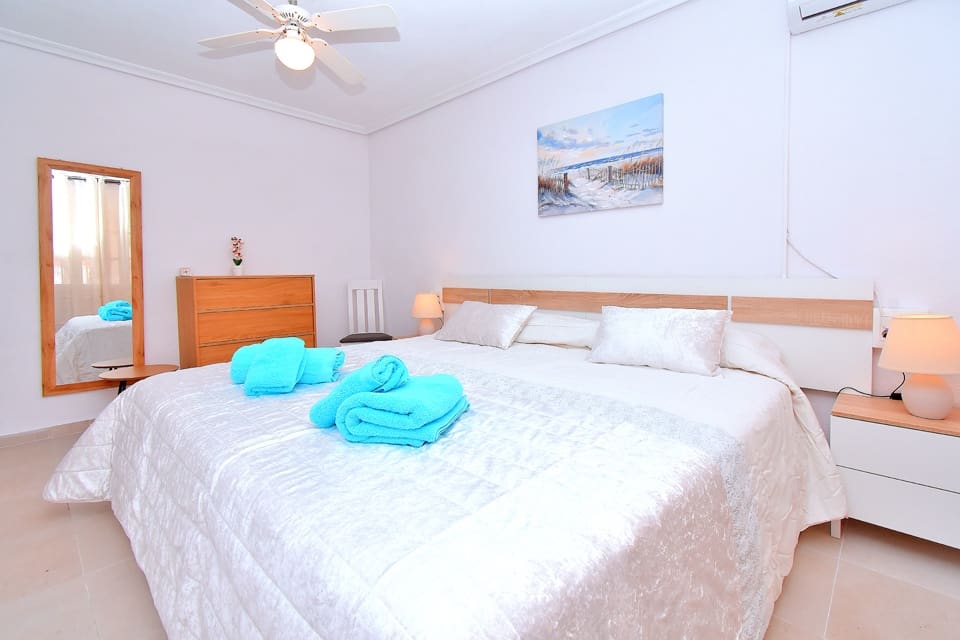 Appartement de 3 chambres de location de vacances à Los Urrutias avec piscine - 610 € (Ref: 9800273)