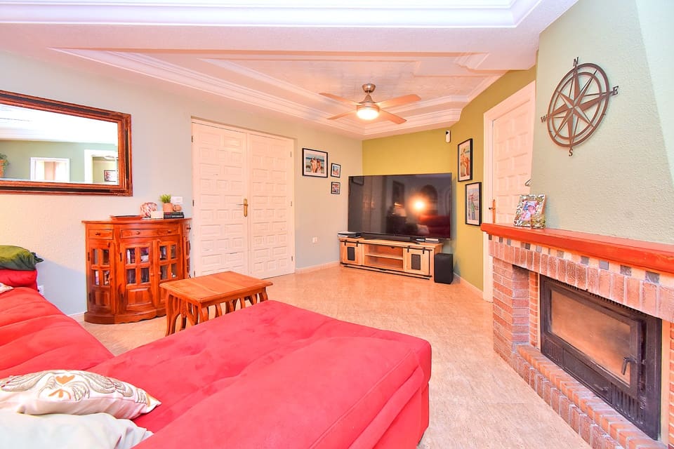 3 sovrum Radhus till salu i Los Urrutias med pool - 298 000 € (Ref: 9918575)