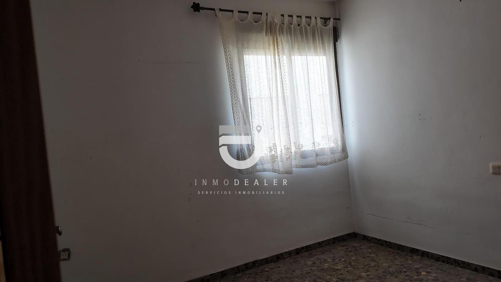 3 bedroom Flat for sale in Oliva with garage - € 165,000 (Ref: 10015730)