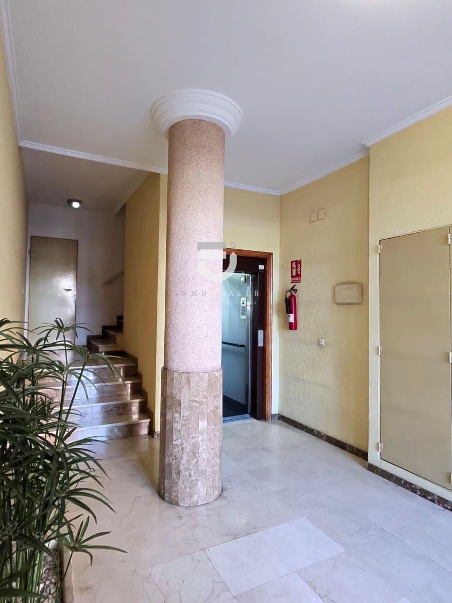 3 bedroom Flat for sale in Oliva with garage - € 165,000 (Ref: 10015730)