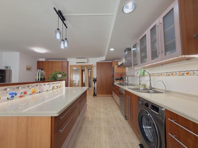 6 soverom Penthouse til salgs i Gandia med garasje - € 280 800 (Ref: 10076593)