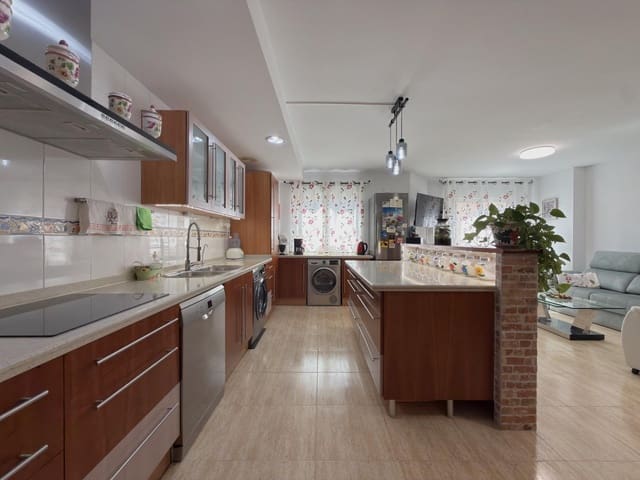 6 soverom Penthouse til salgs i Gandia med garasje - € 280 800 (Ref: 10076593)