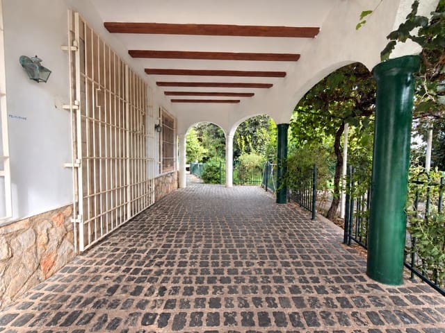 8 Zimmer Villa zu verkaufen in Beniarjó mit Pool Garage - 570.000 € (Ref: 10159857)