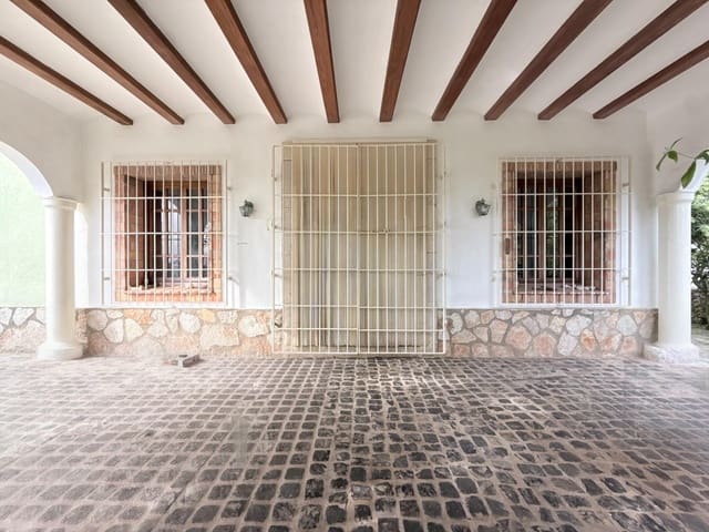 8 Zimmer Villa zu verkaufen in Beniarjó mit Pool Garage - 570.000 € (Ref: 10159857)