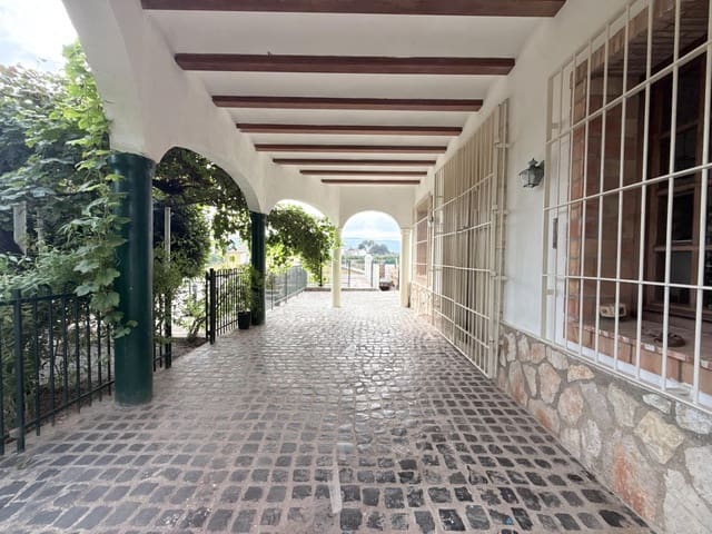 8 Zimmer Villa zu verkaufen in Beniarjó mit Pool Garage - 570.000 € (Ref: 10159857)