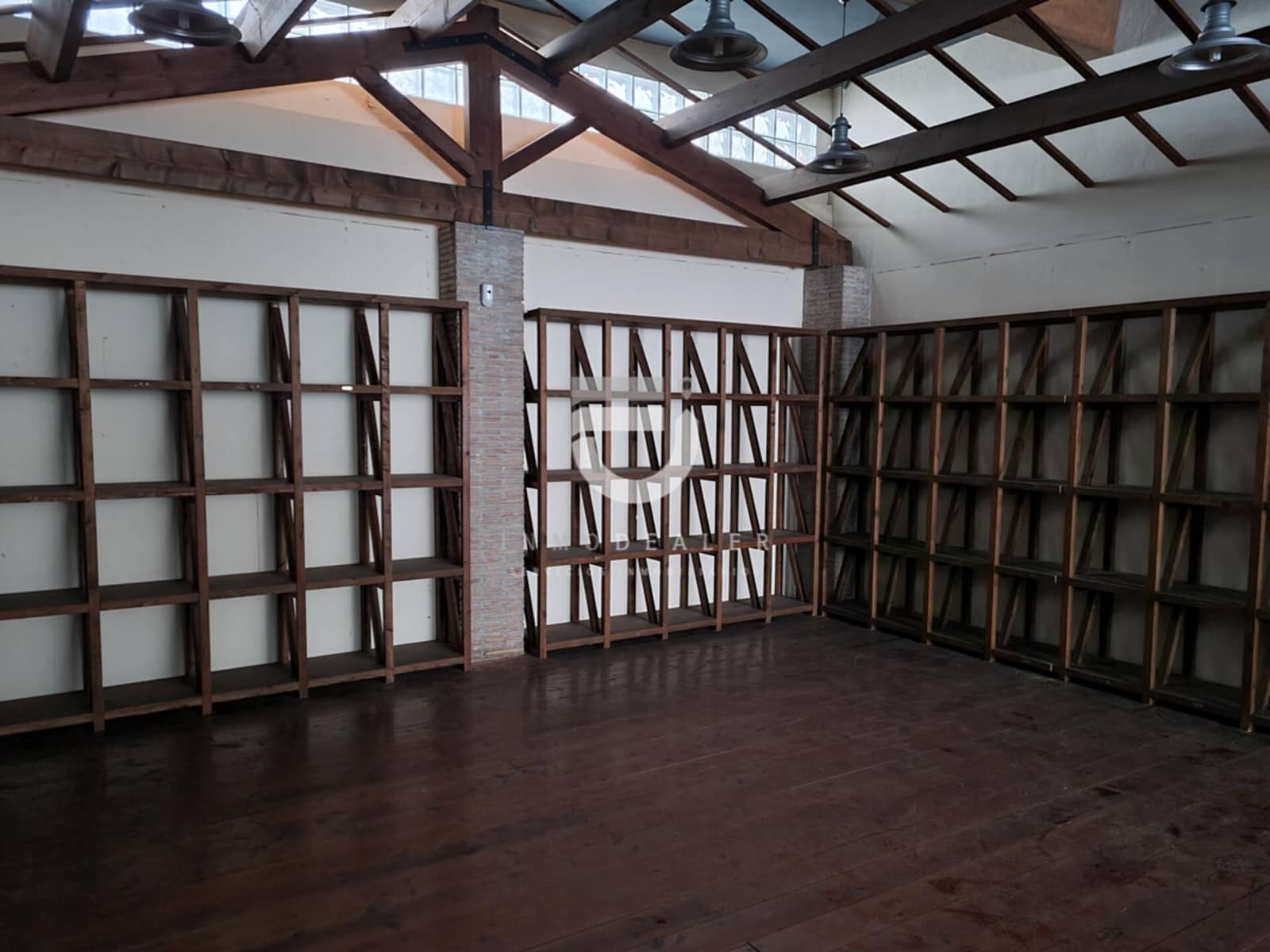 Commercial for sale in Gandia - € 207,000 (Ref: 8582581)