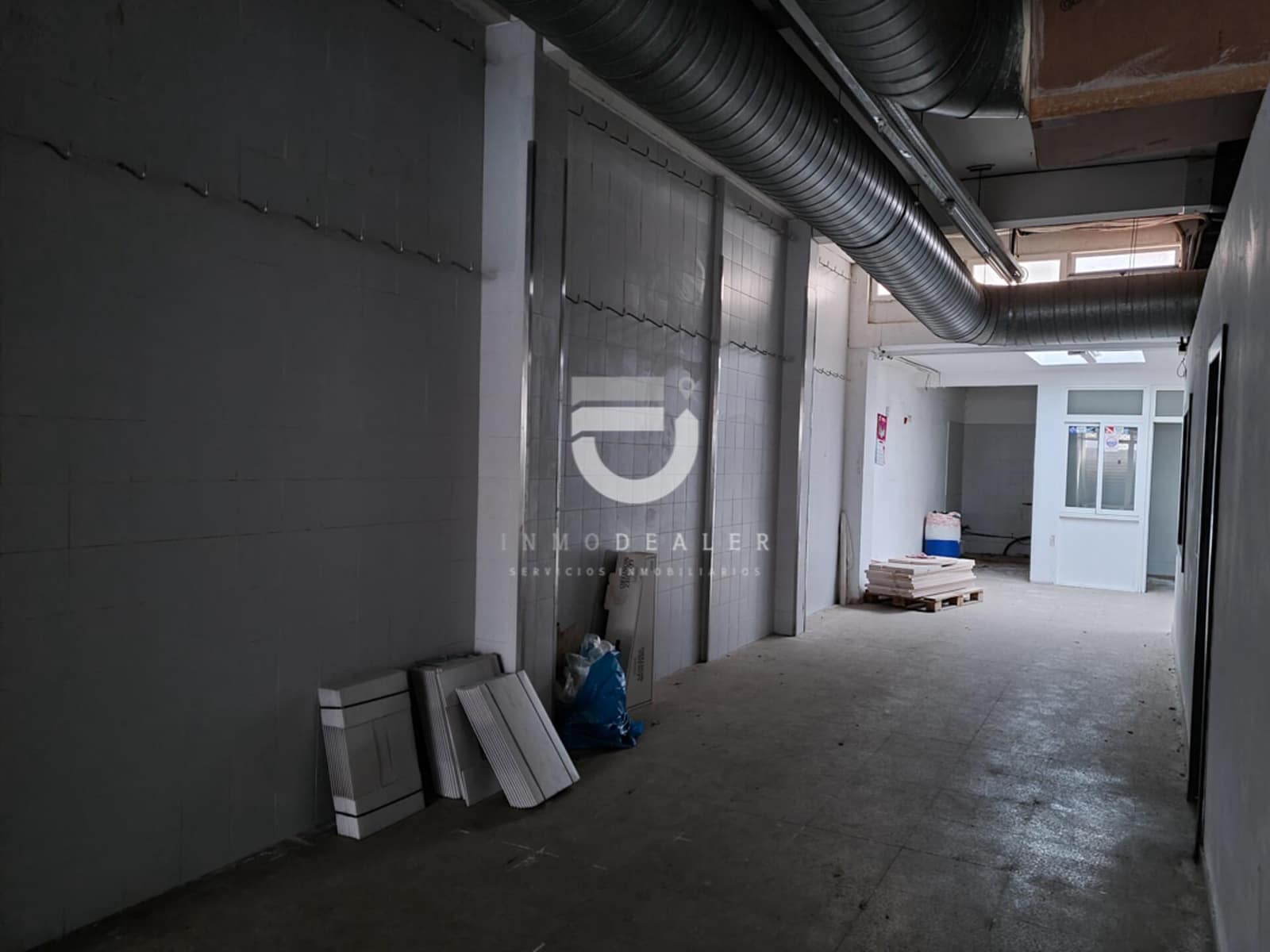 Commercial for sale in Gandia - € 207,000 (Ref: 8582581)