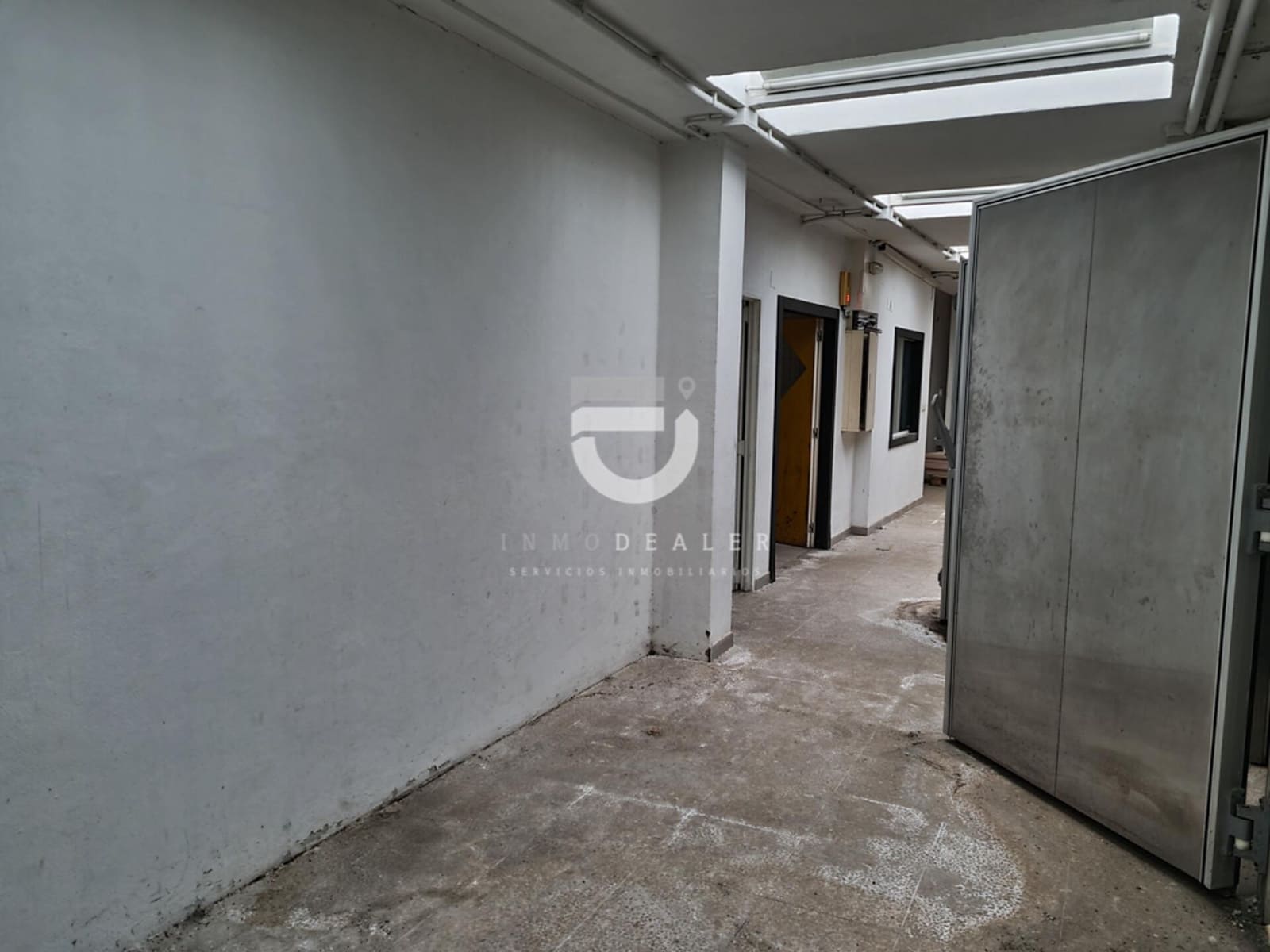 Commercial for sale in Gandia - € 207,000 (Ref: 8582581)