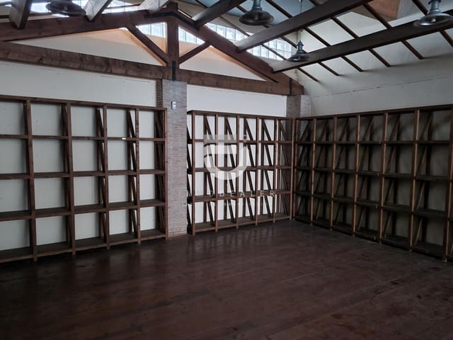 Commercial for sale in Gandia - € 207,000 (Ref: 8582581)