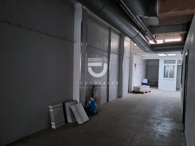 Commercial for sale in Gandia - € 207,000 (Ref: 8582581)