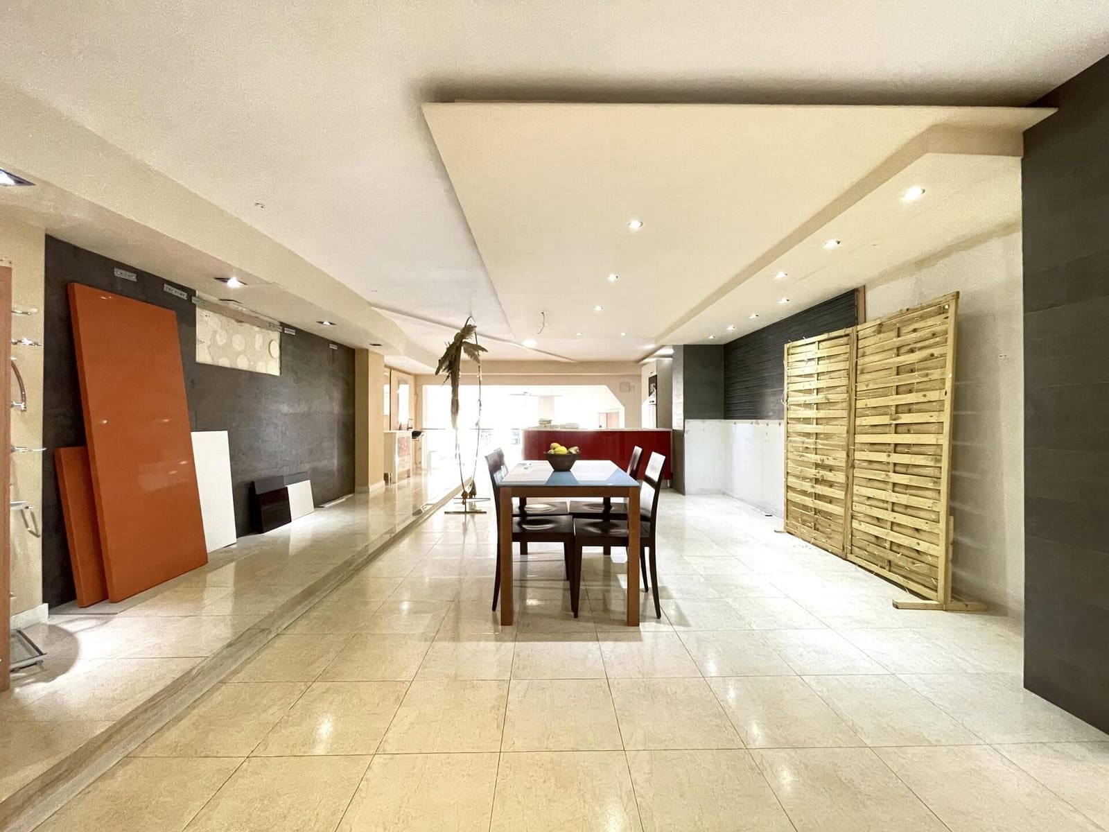 Erhverv til salg i Gandia - € 230.000 (Ref: 8582582)