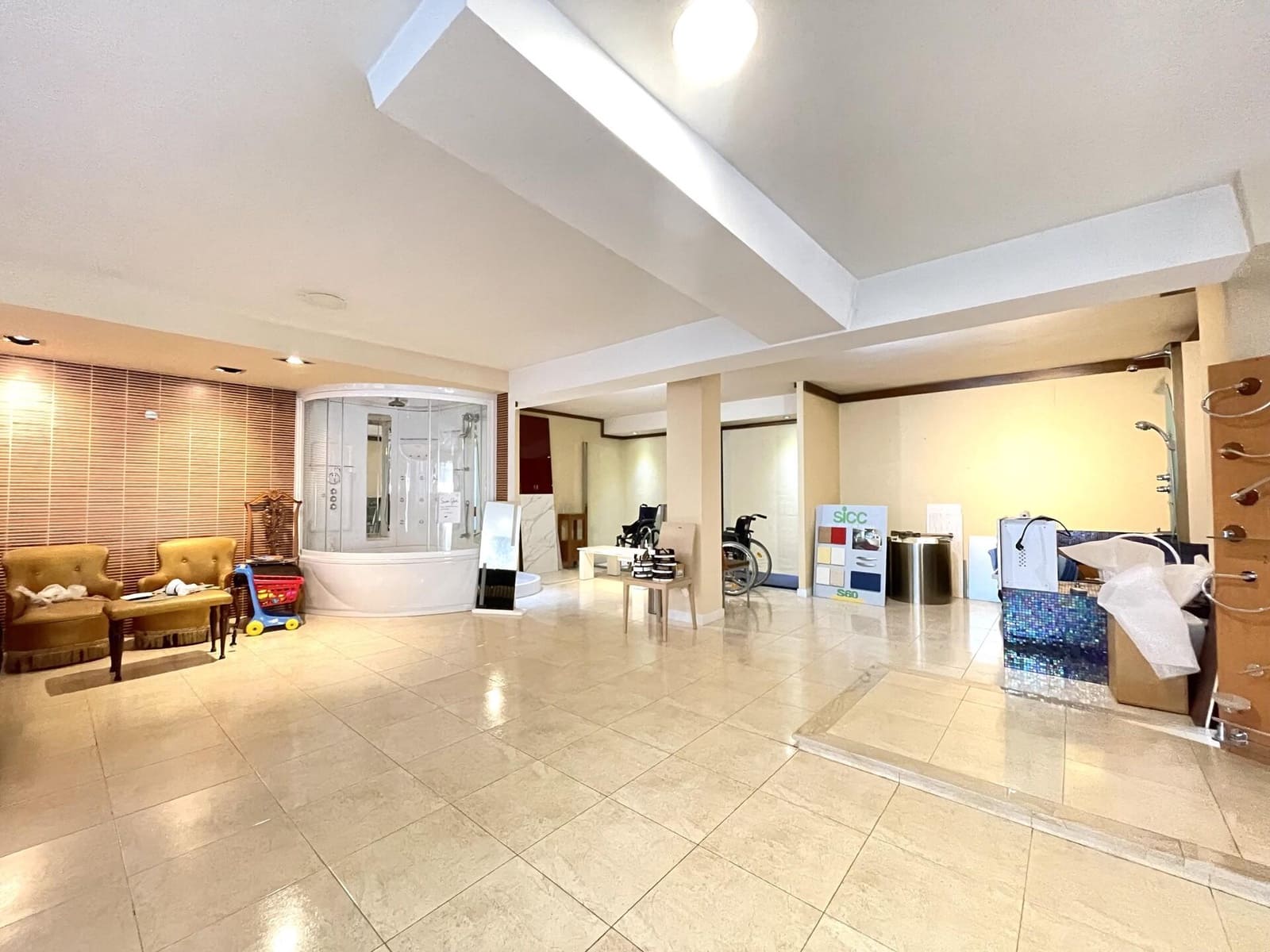 Erhverv til salg i Gandia - € 230.000 (Ref: 8582582)