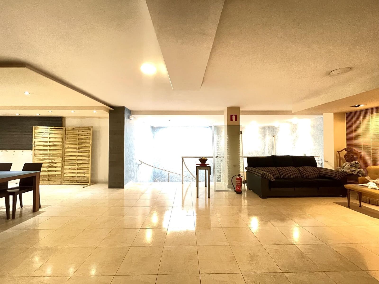 Erhverv til salg i Gandia - € 230.000 (Ref: 8582582)