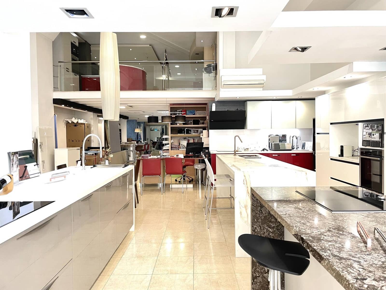 Erhverv til salg i Gandia - € 230.000 (Ref: 8582582)