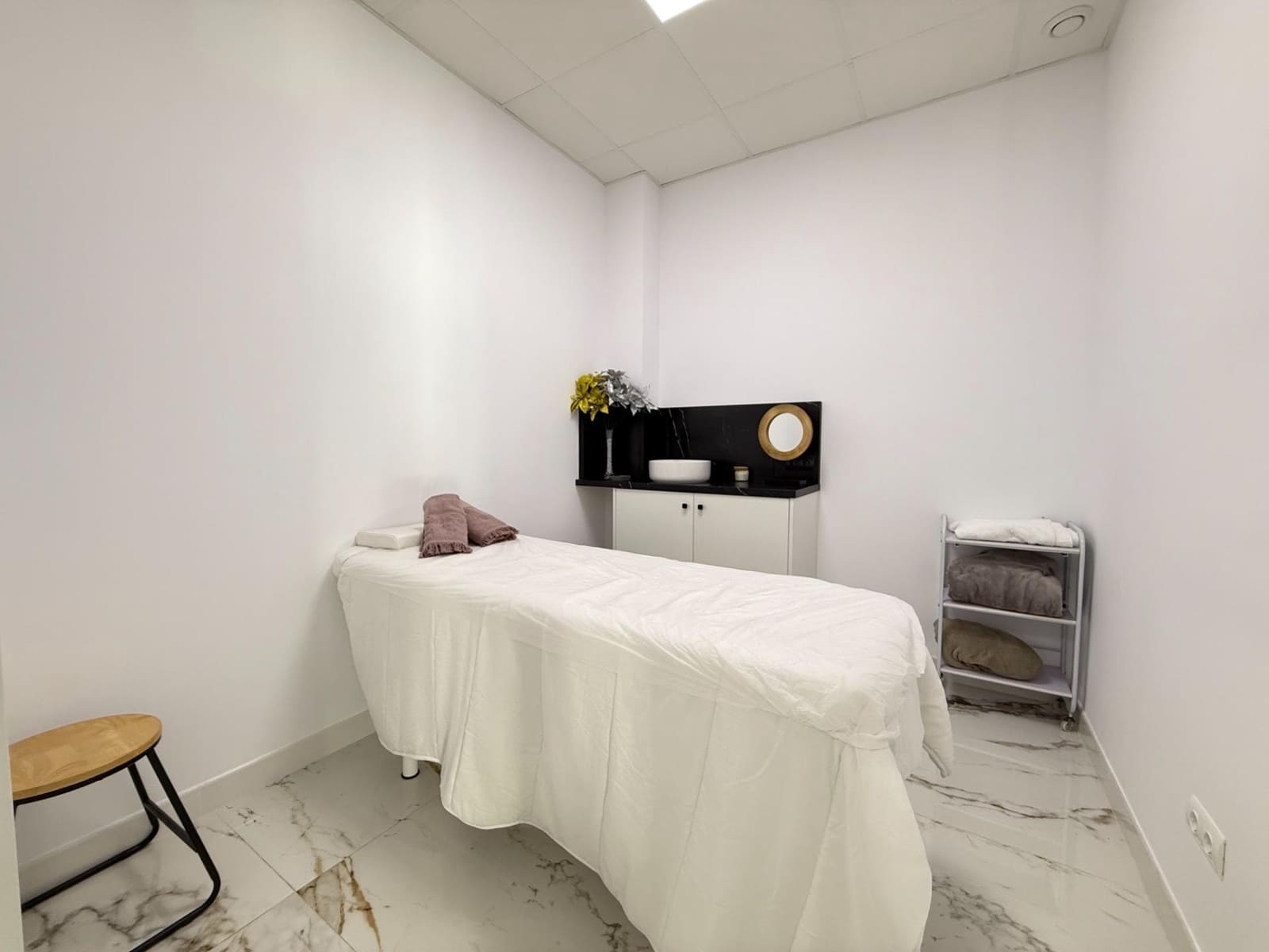 Erhverv til salg i Almoines - € 100.000 (Ref: 8770337)