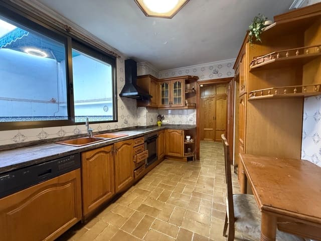 4 makuuhuone Omakotitalo myytävänä paikassa Gandia - 250 000 € (Ref: 9108875)